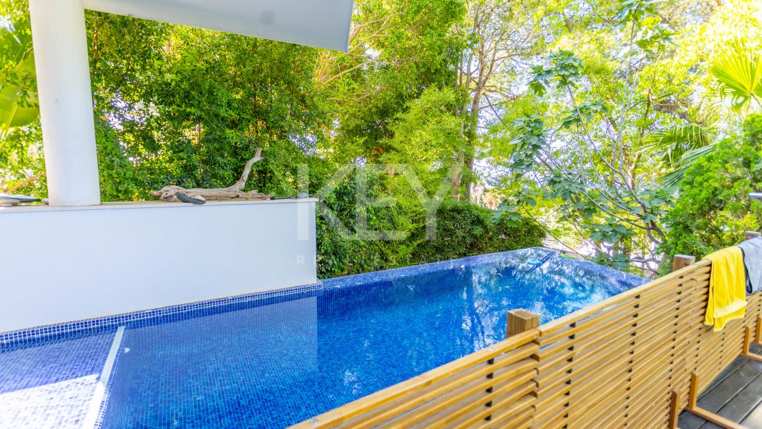 Роскошная полуотдельная вилла с видом на море в Meisho Hills