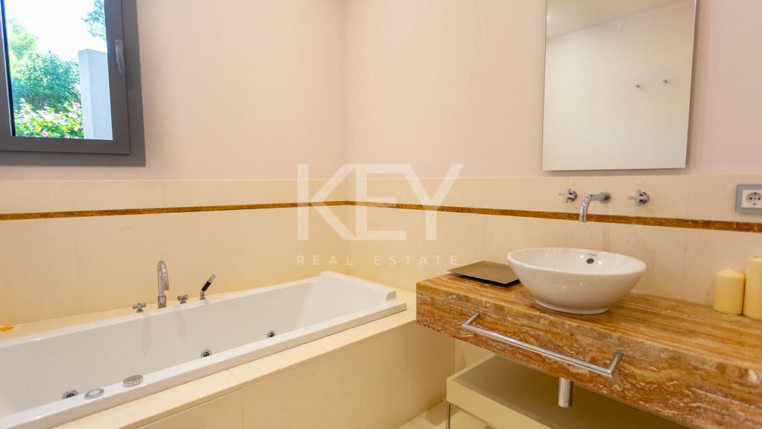 Роскошная полуотдельная вилла с видом на море в Meisho Hills