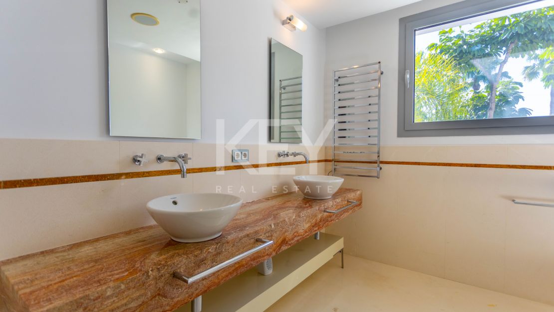 Роскошная полуотдельная вилла с видом на море в Meisho Hills