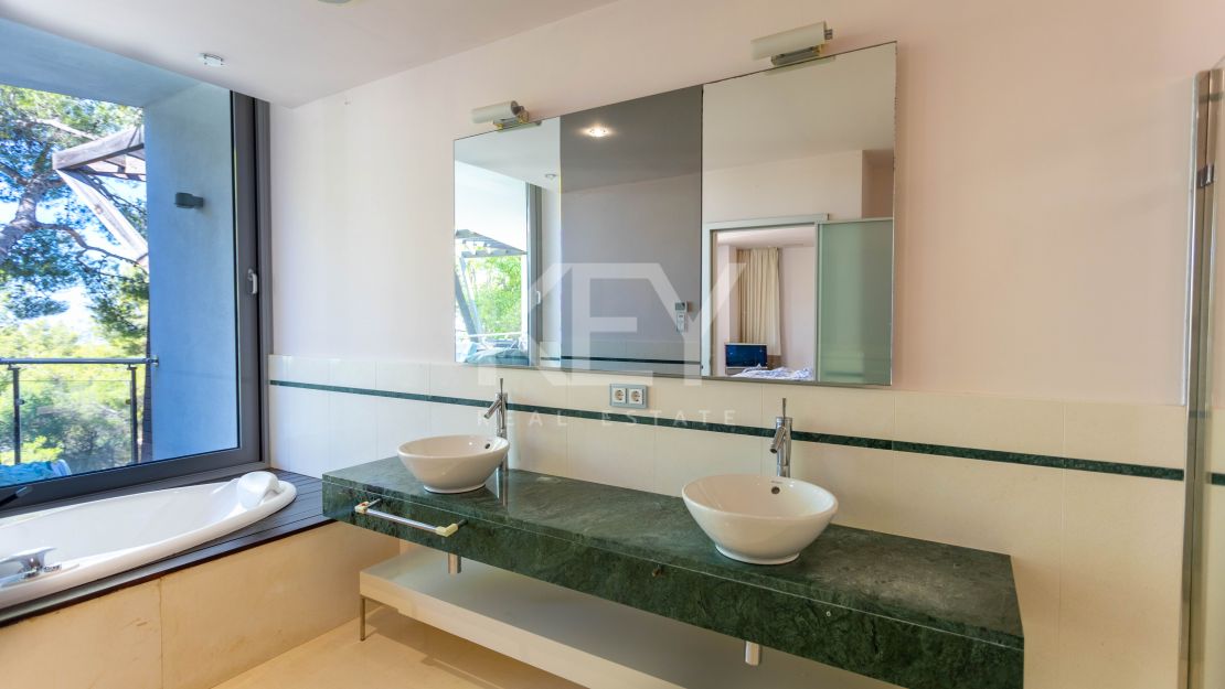 Роскошная полуотдельная вилла с видом на море в Meisho Hills