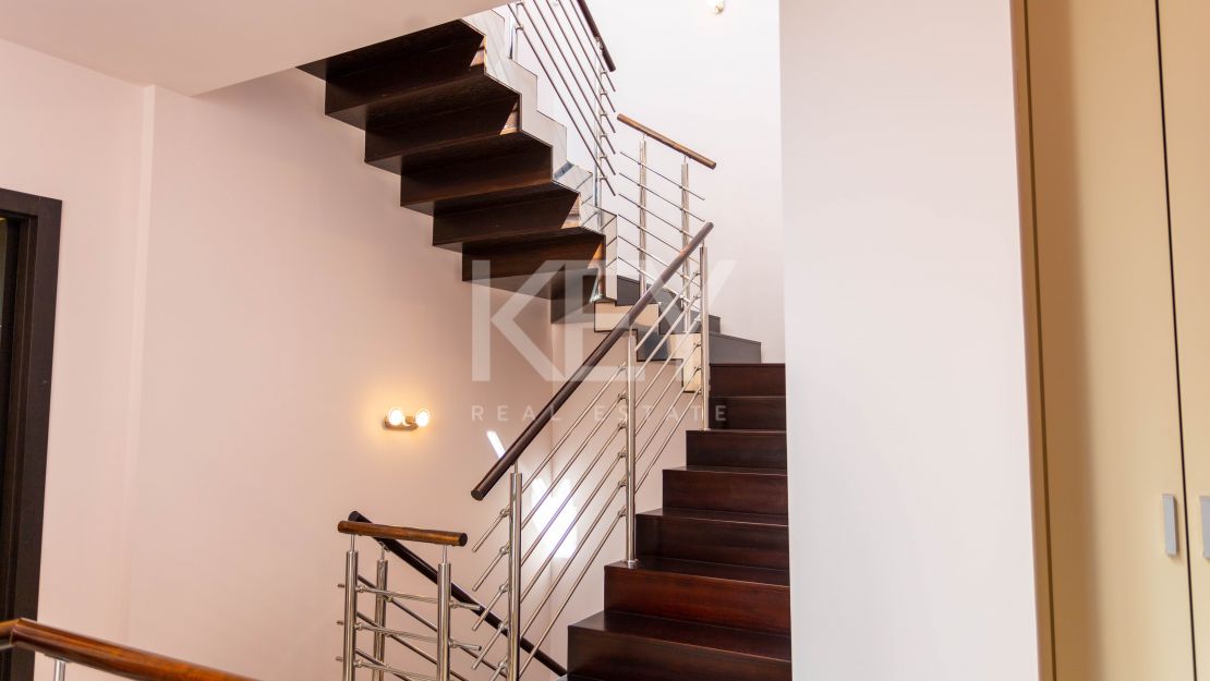 Роскошная полуотдельная вилла с видом на море в Meisho Hills