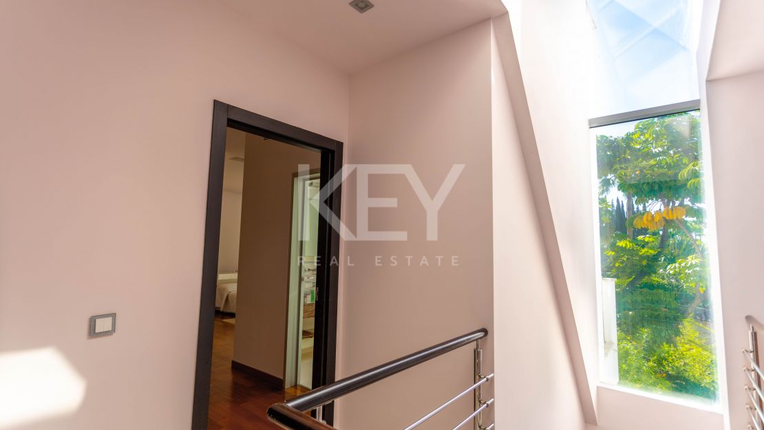 Роскошная полуотдельная вилла с видом на море в Meisho Hills