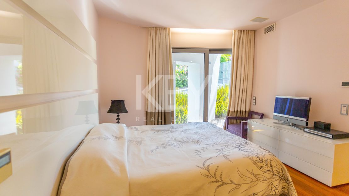 Роскошная полуотдельная вилла с видом на море в Meisho Hills