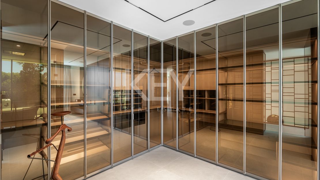 Современная полуотдельная вилла с бассейном на крыше и панорамным видом в Нуэва Андалусия