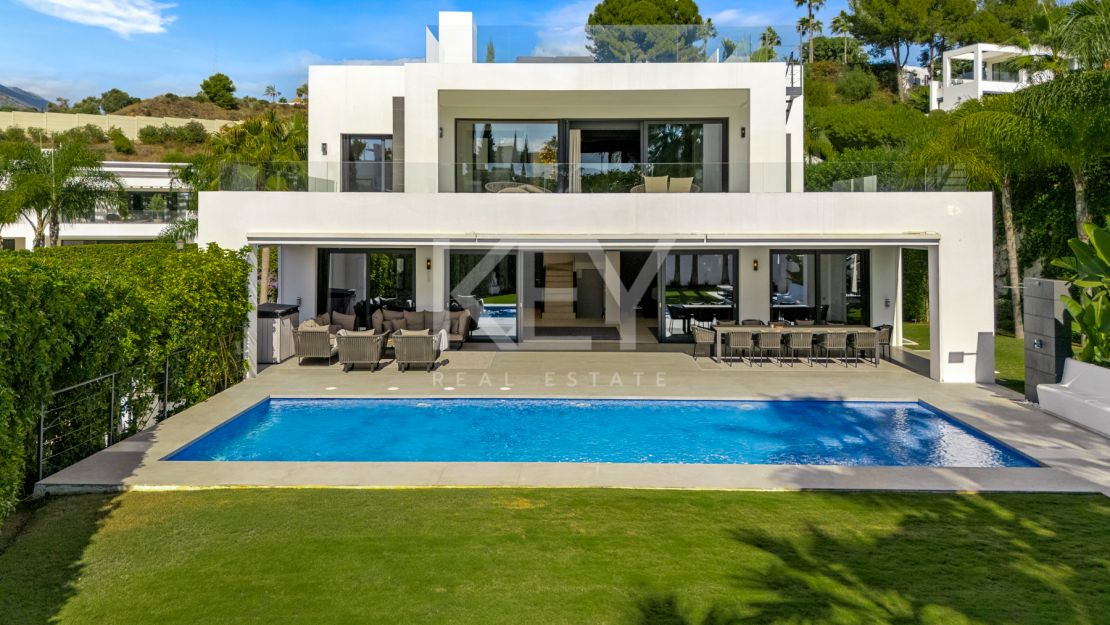 Modern High-End Villa in a Premier Gated Community