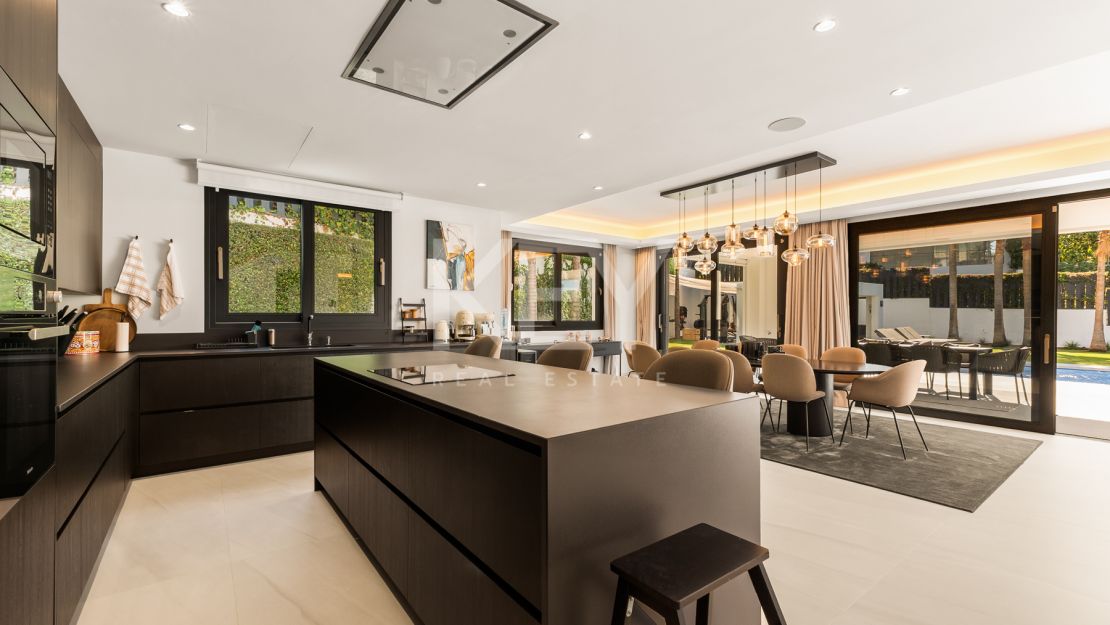 Modern High-End Villa in a Premier Gated Community