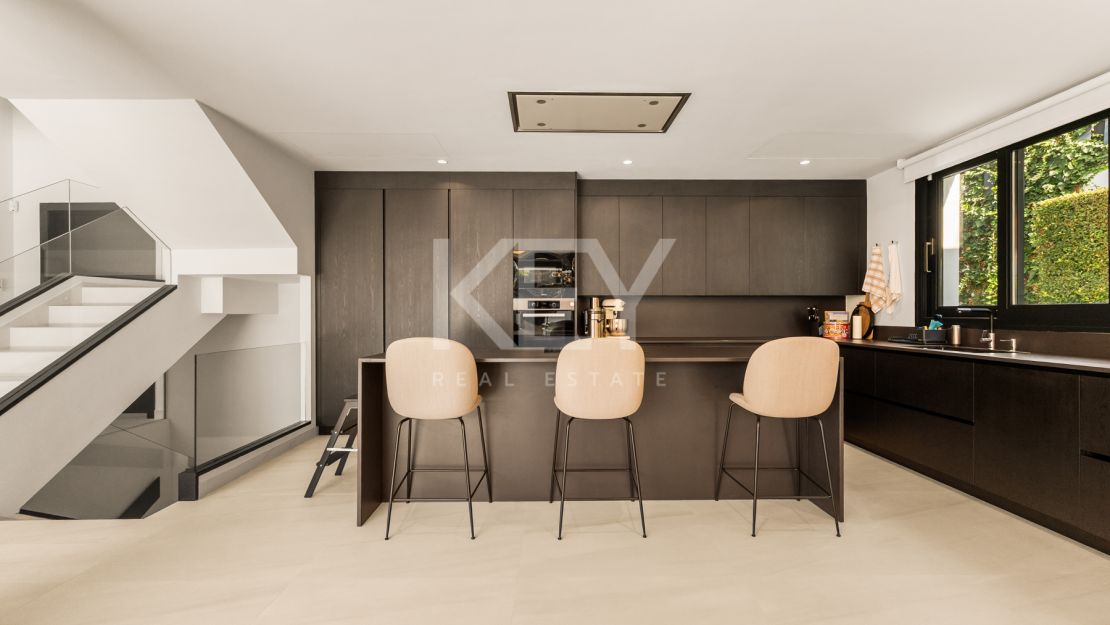 Modern High-End Villa in a Premier Gated Community