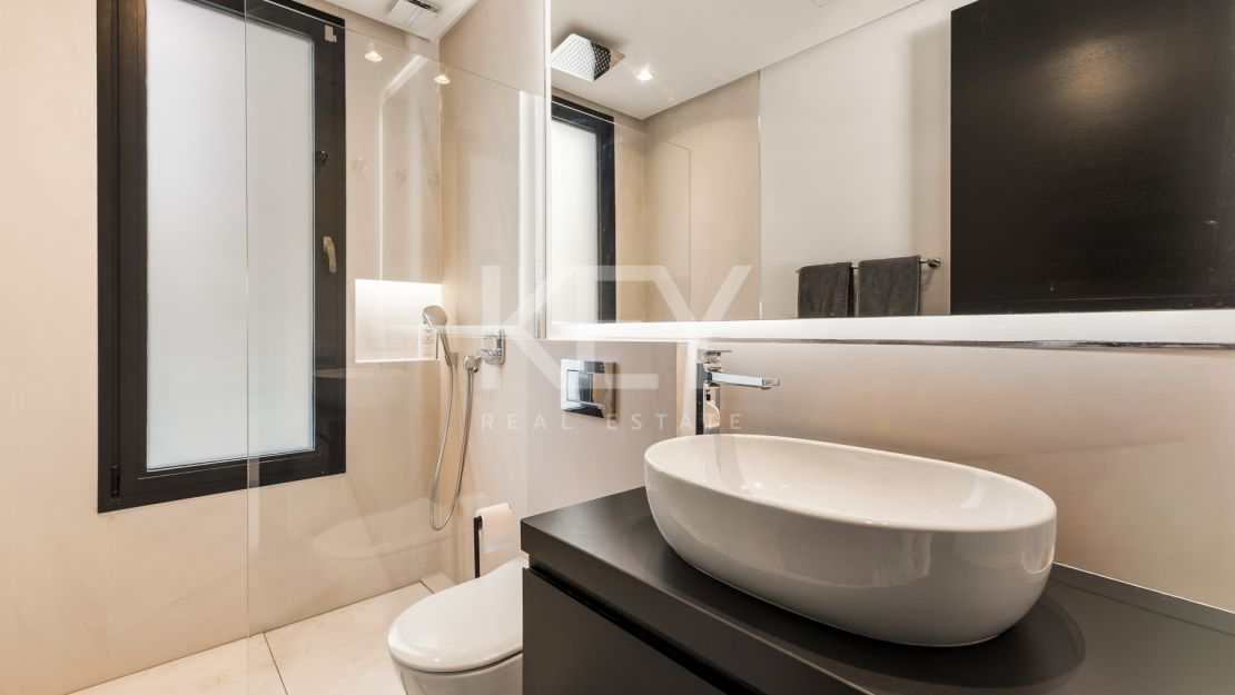 Modern High-End Villa in a Premier Gated Community