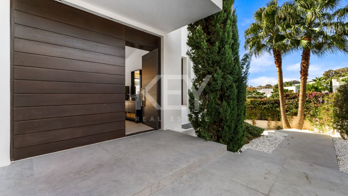 Modern High-End Villa in a Premier Gated Community