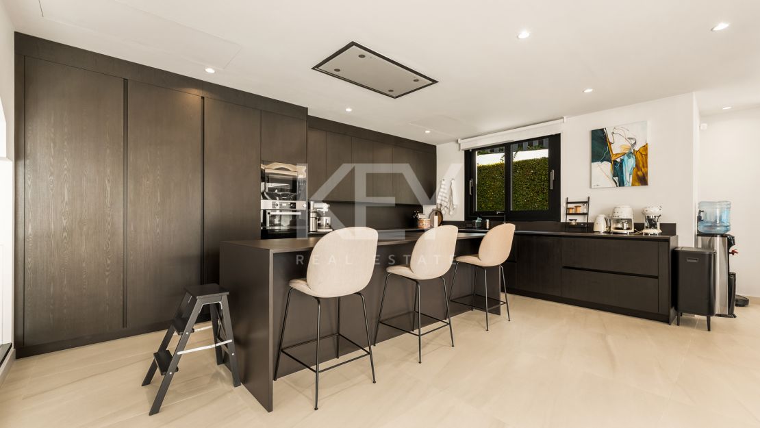 Modern High-End Villa in a Premier Gated Community