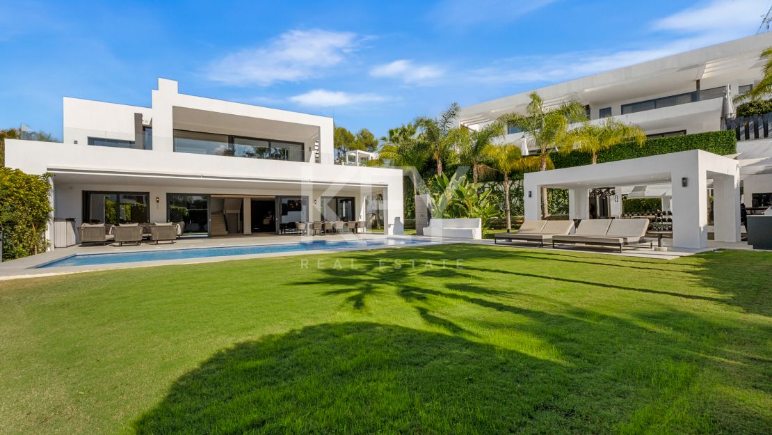 Modern High-End Villa in a Premier Gated Community
