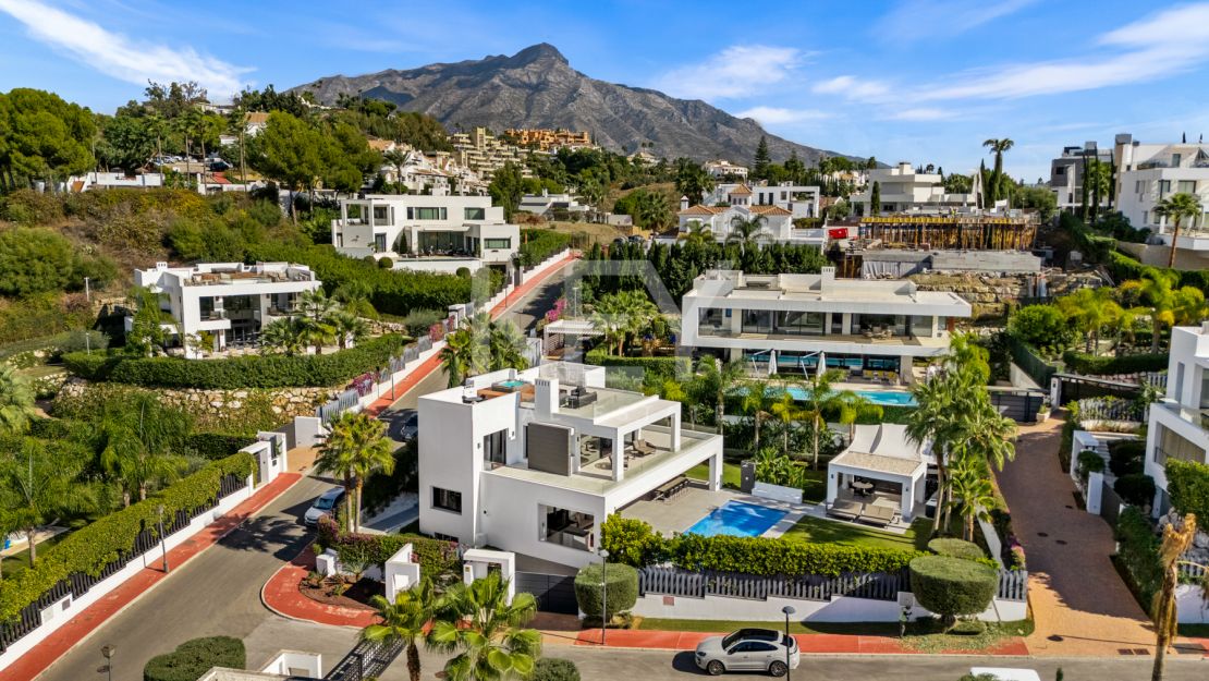 Modern High-End Villa in a Premier Gated Community