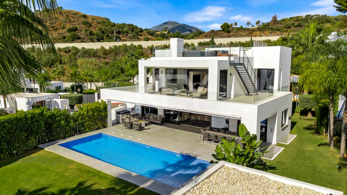 Modern High-End Villa in a Premier Gated Community