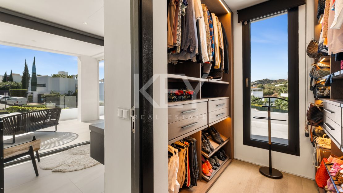 Modern High-End Villa in a Premier Gated Community