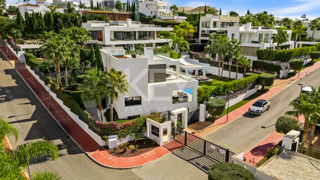 Modern High-End Villa in a Premier Gated Community