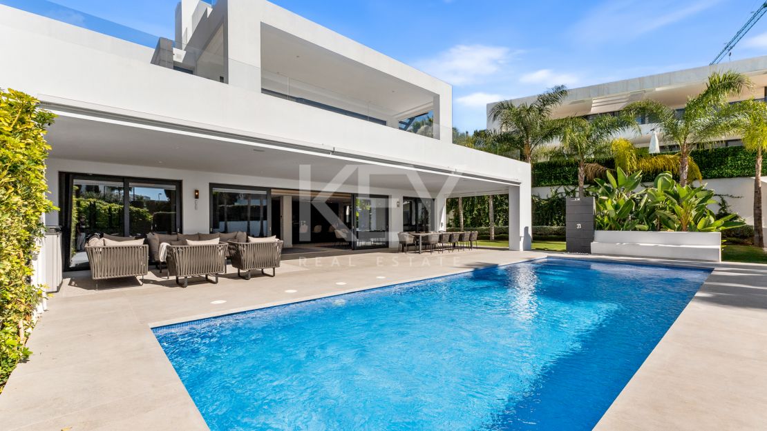 Modern High-End Villa in a Premier Gated Community