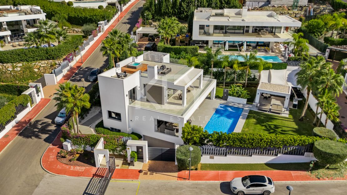 Modern High-End Villa in a Premier Gated Community