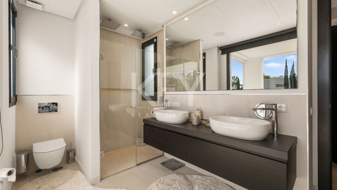 Modern High-End Villa in a Premier Gated Community