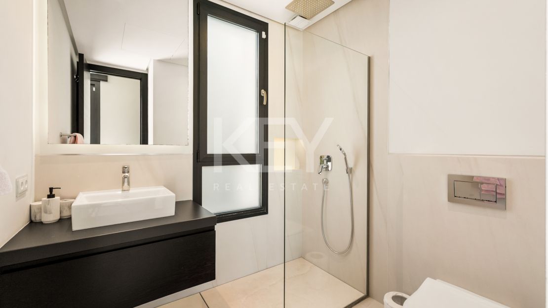 Modern High-End Villa in a Premier Gated Community