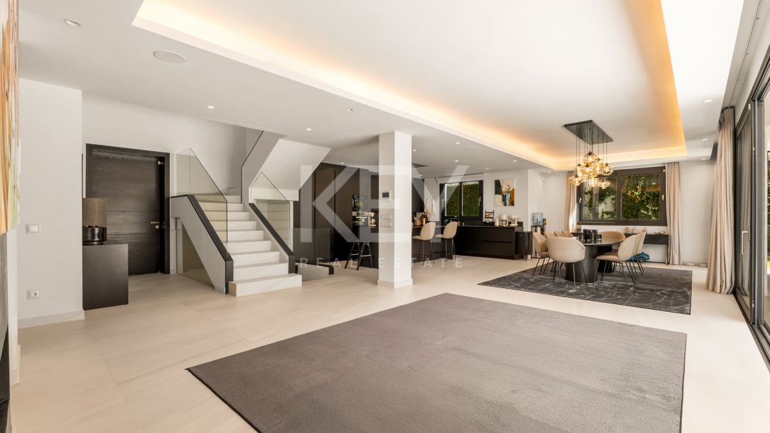 Modern High-End Villa in a Premier Gated Community