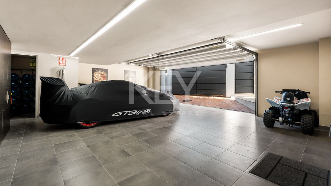 Modern High-End Villa in a Premier Gated Community