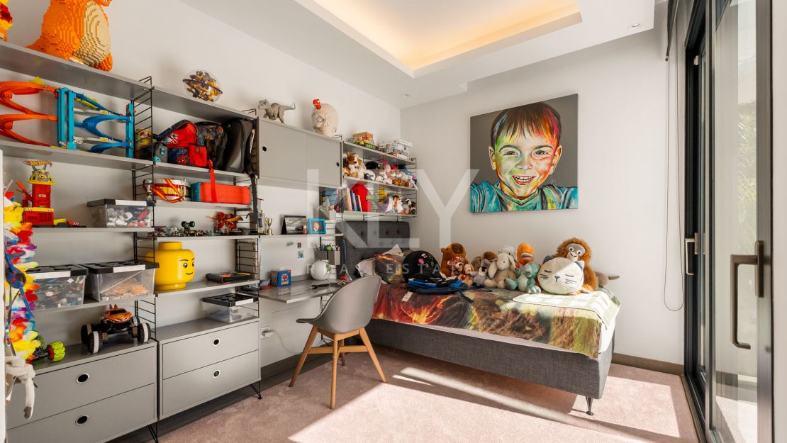 Modern High-End Villa in a Premier Gated Community