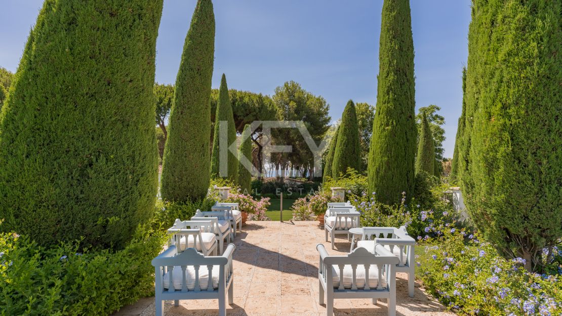 Amazing Villa for rent, in Golden Mile, Marbella, just 100 metres from the beach