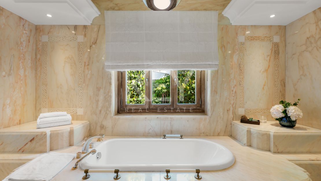 Amazing Villa for rent, in Golden Mile, Marbella, just 100 metres from the beach