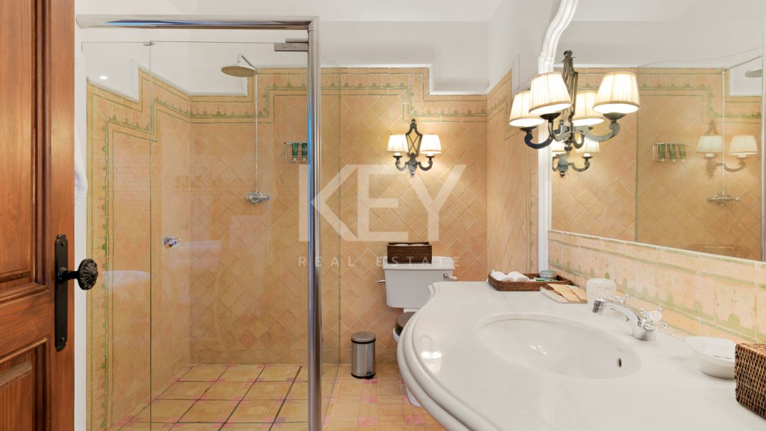 Amazing Villa for rent, in Golden Mile, Marbella, just 500 metres from the beach