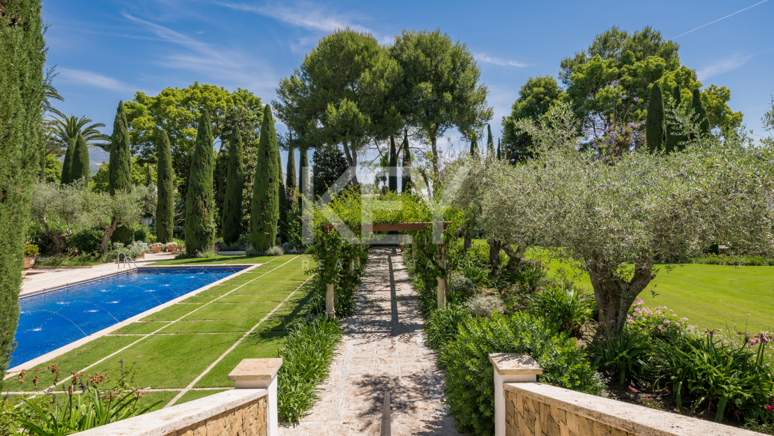 Amazing Villa for rent, in Golden Mile, Marbella, just 100 metres from the beach