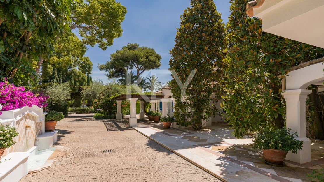 Amazing Villa for rent, in Golden Mile, Marbella, just 100 metres from the beach