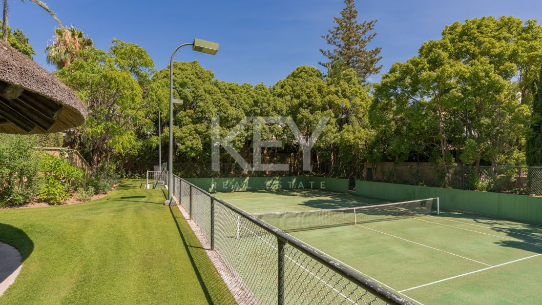 Amazing Villa for rent, in Golden Mile, Marbella, just 100 metres from the beach