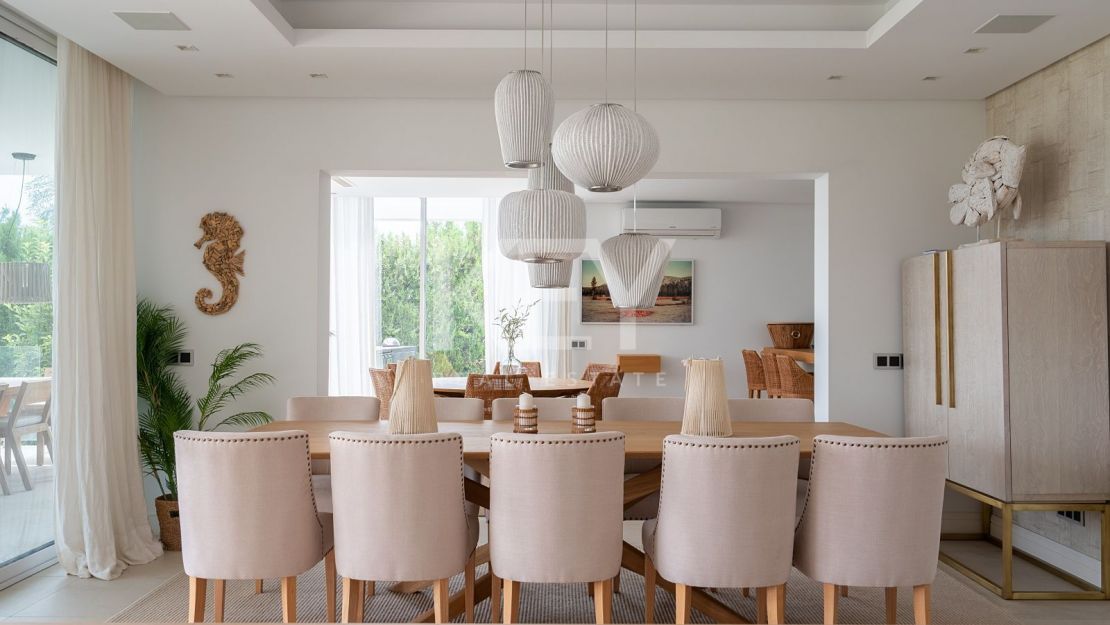 Elegante villa en Los Flamingos con vistas al mar