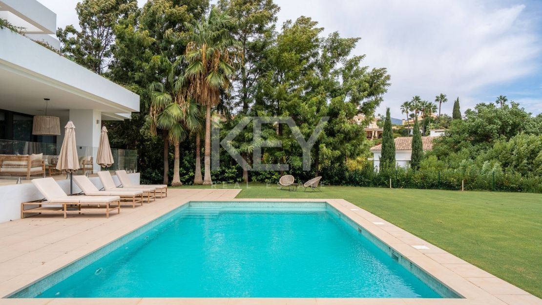 Elegante villa en Los Flamingos con vistas al mar