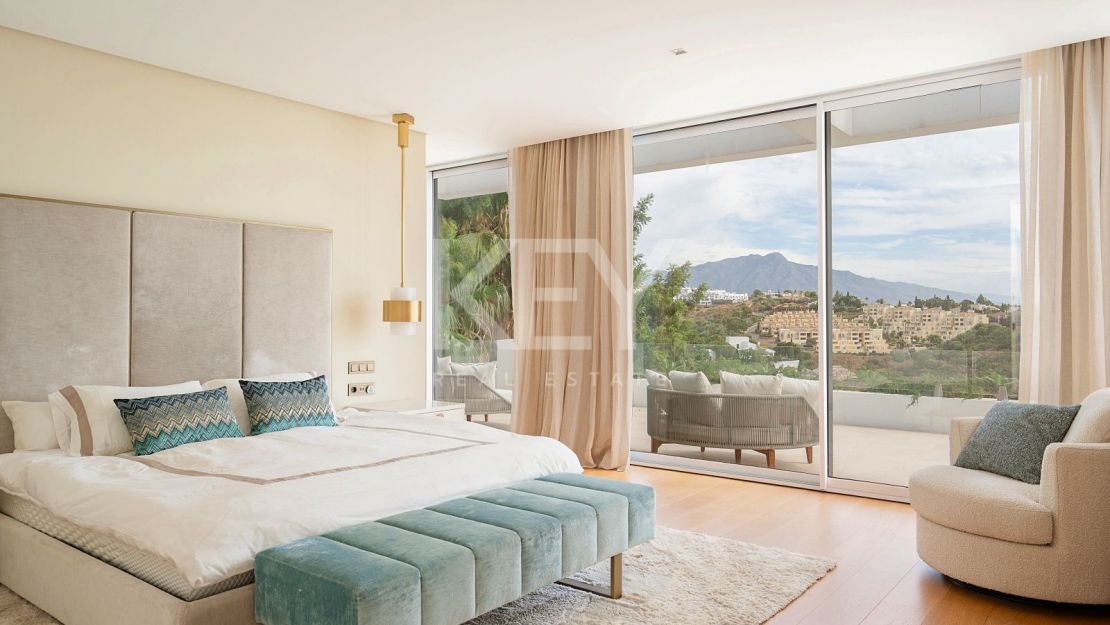 Elegante villa en Los Flamingos con vistas al mar