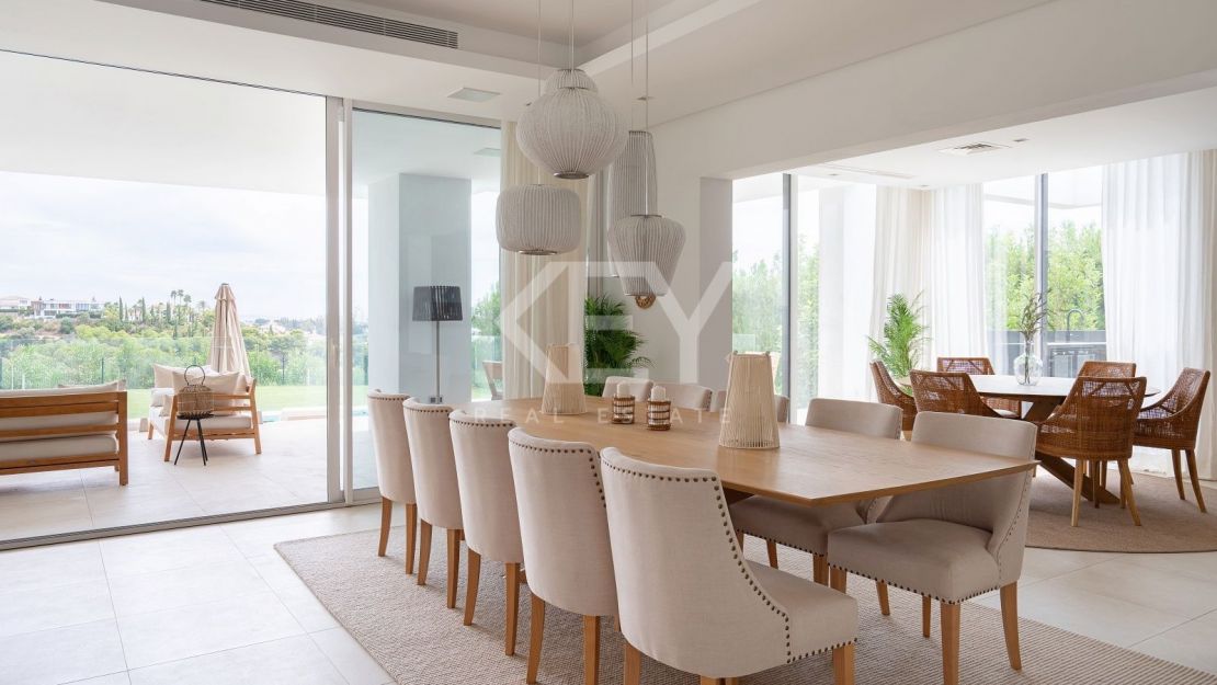 Elegante villa en Los Flamingos con vistas al mar