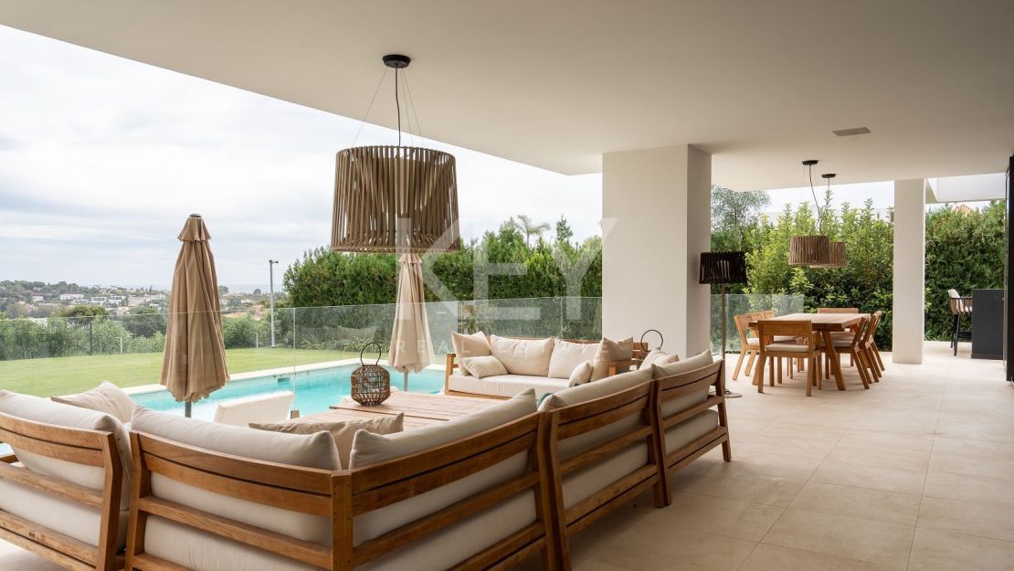 Elegante villa en Los Flamingos con vistas al mar