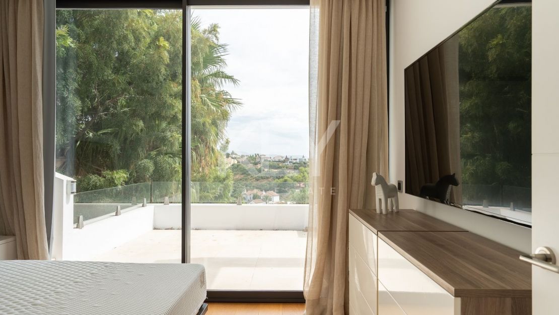 Elegante villa en Los Flamingos con vistas al mar