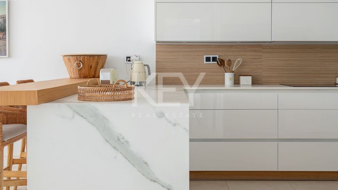 Elegante villa en Los Flamingos con vistas al mar