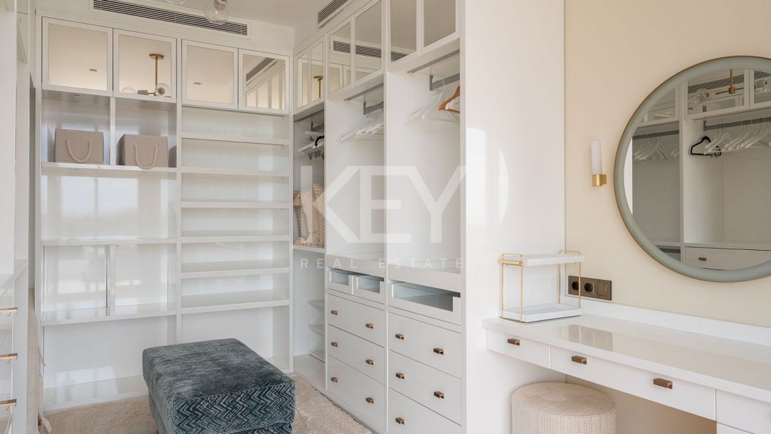 Elegante villa en Los Flamingos con vistas al mar