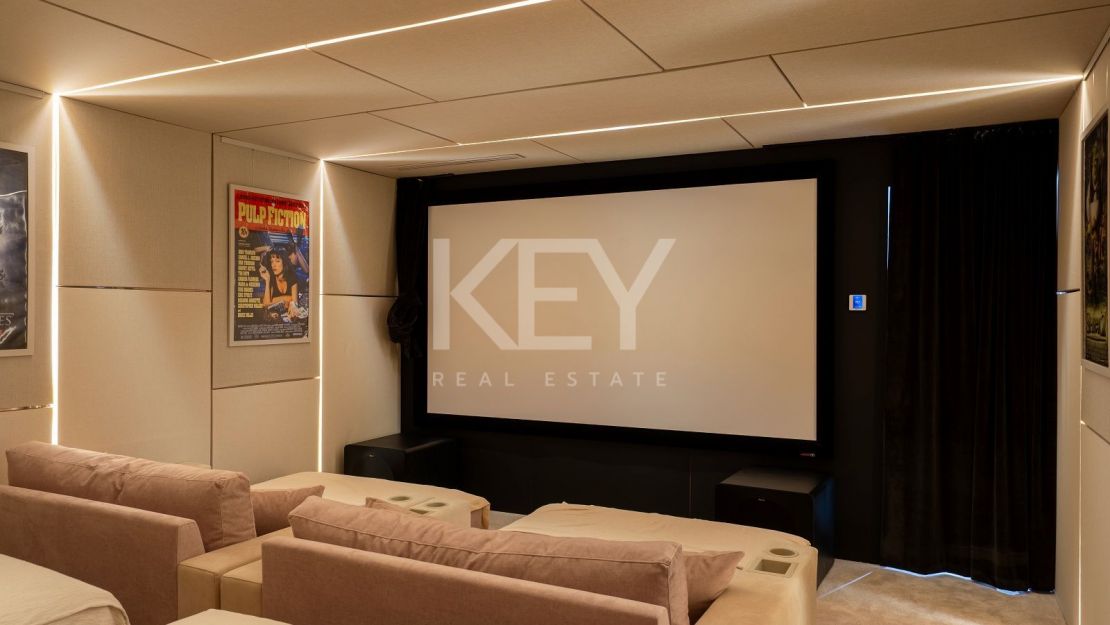 Elegante villa en Los Flamingos con vistas al mar