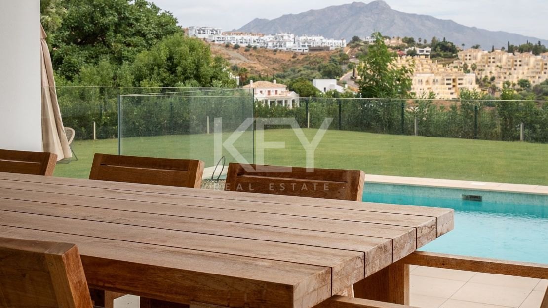 Elegante villa en Los Flamingos con vistas al mar