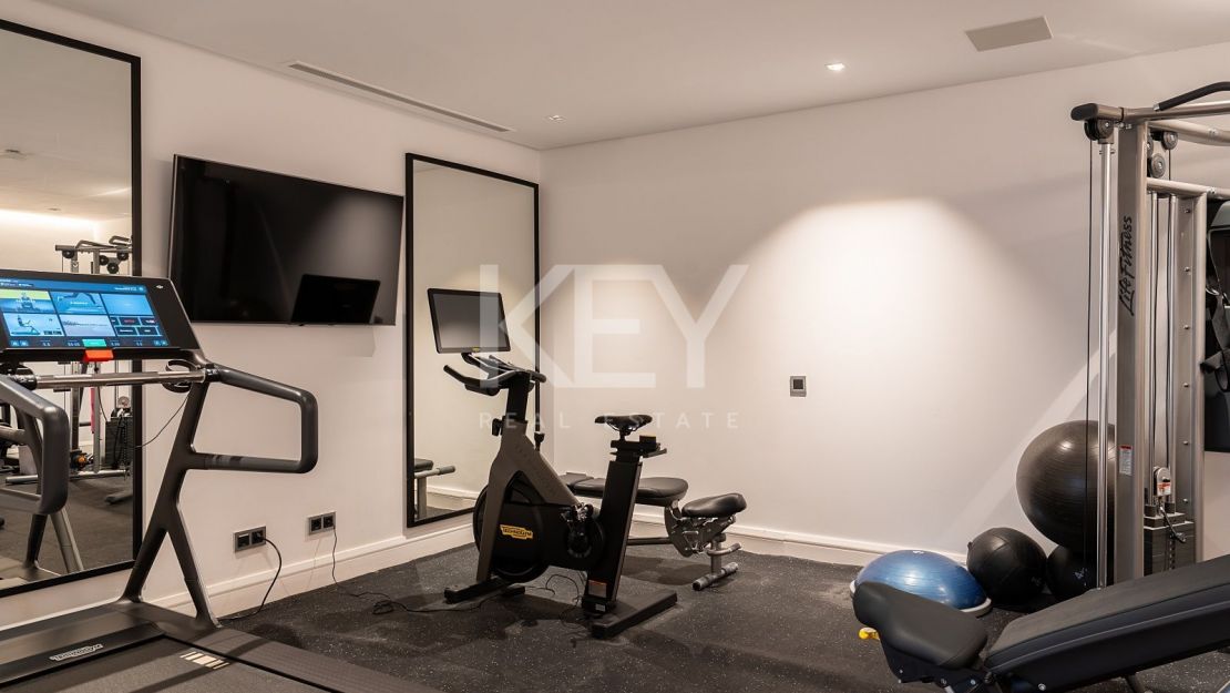 Elegante villa en Los Flamingos con vistas al mar