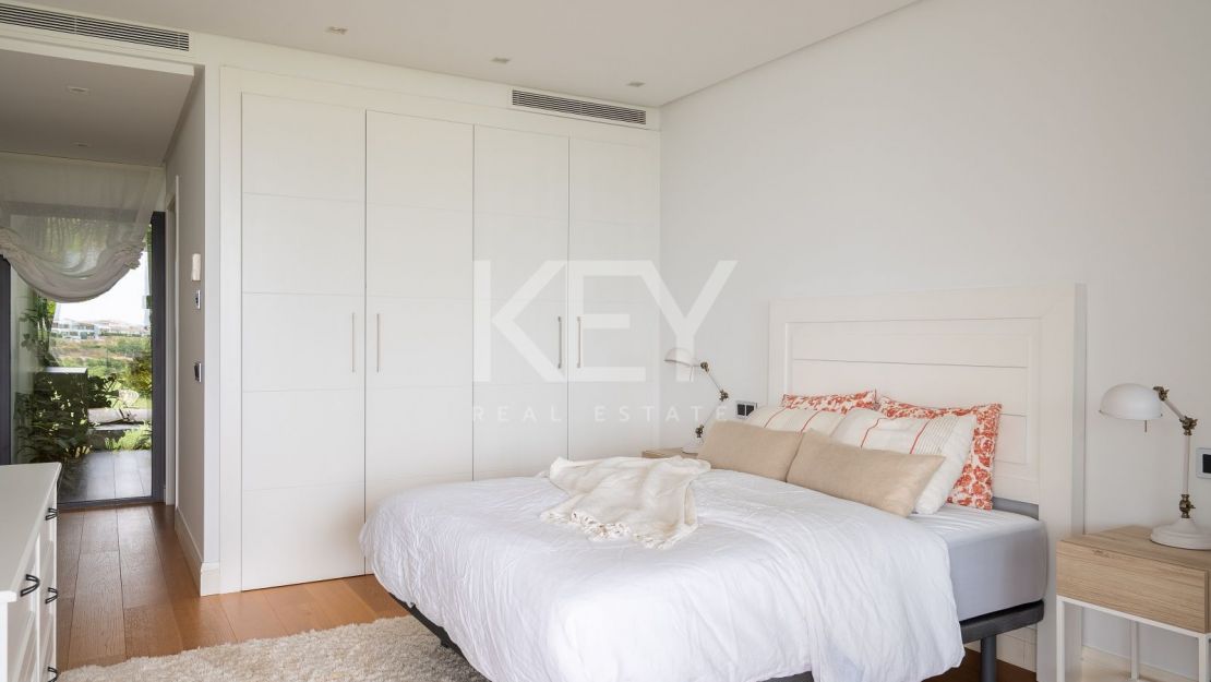 Elegante villa en Los Flamingos con vistas al mar