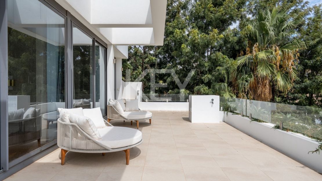 Elegante villa en Los Flamingos con vistas al mar