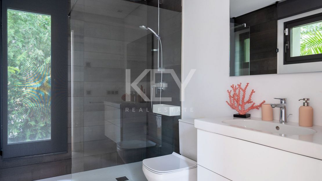 Elegante villa en Los Flamingos con vistas al mar