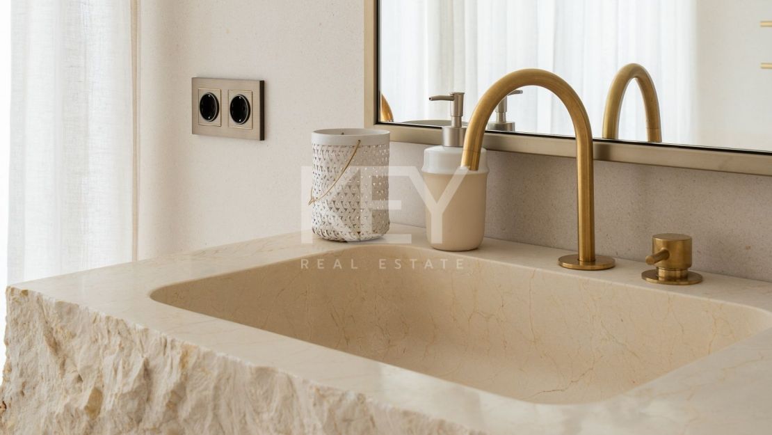 Elegante villa en Los Flamingos con vistas al mar