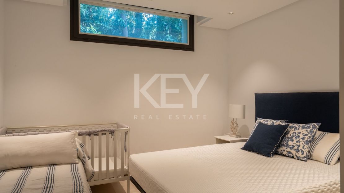 Elegante villa en Los Flamingos con vistas al mar