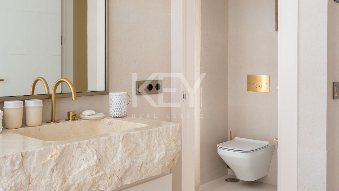 Elegante villa en Los Flamingos con vistas al mar