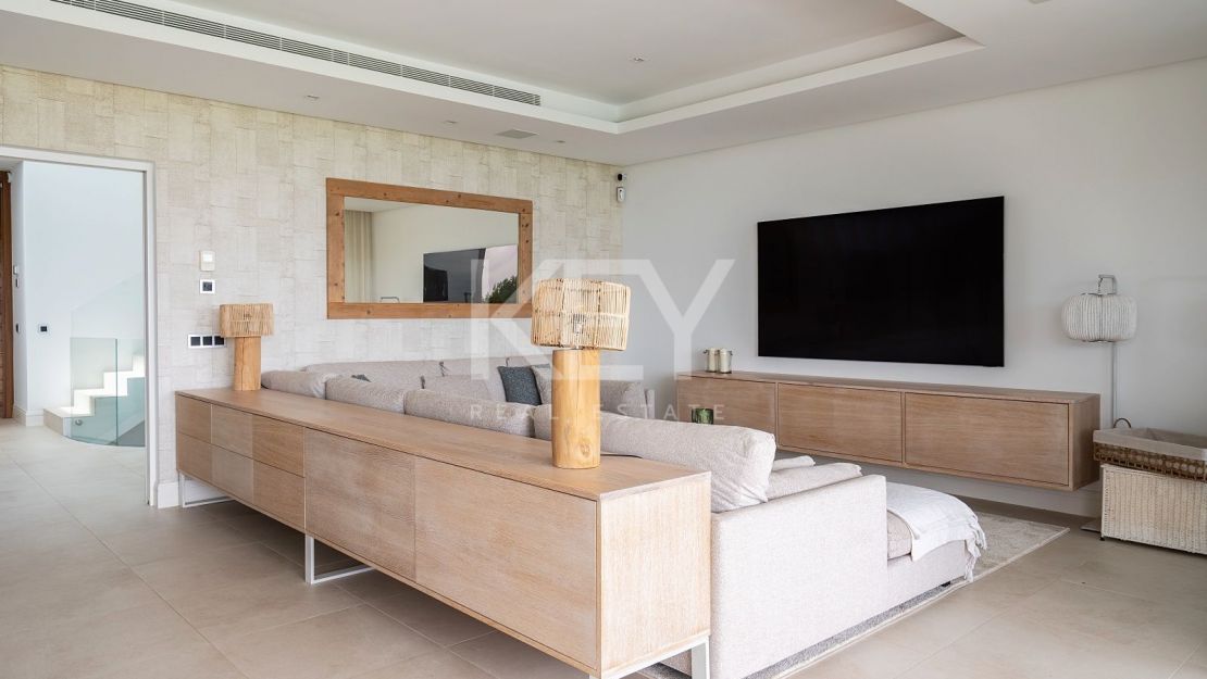 Elegante villa en Los Flamingos con vistas al mar